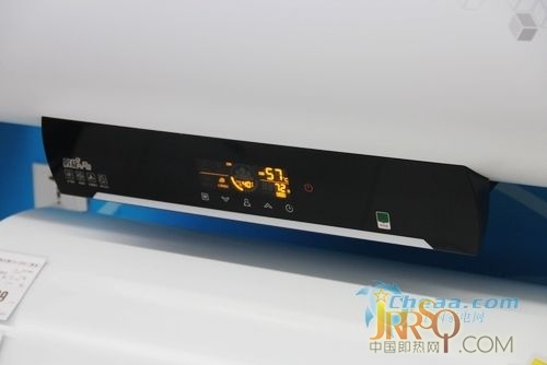 優(yōu)雅浴室主題美的電熱水器F60-30G6