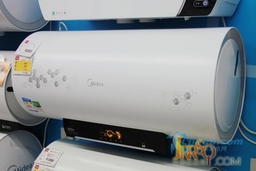 優(yōu)雅浴室主題美的電熱水器F60-30G6