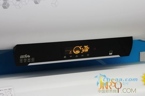 優(yōu)雅浴室主題美的電熱水器F60-30G6