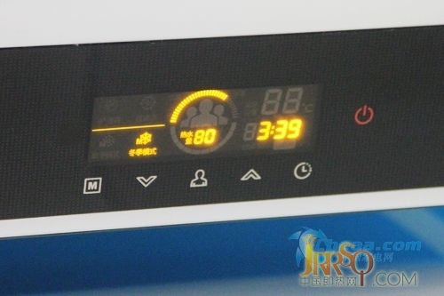 優(yōu)雅浴室主題美的電熱水器F60-30G6