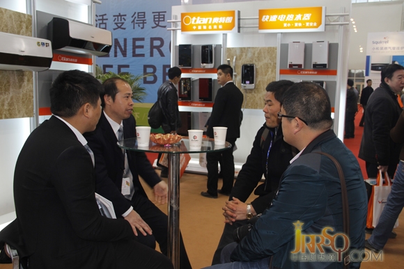 奧特朗即熱空氣能熱水器驚艷亮相北京國際暖通衛(wèi)浴展