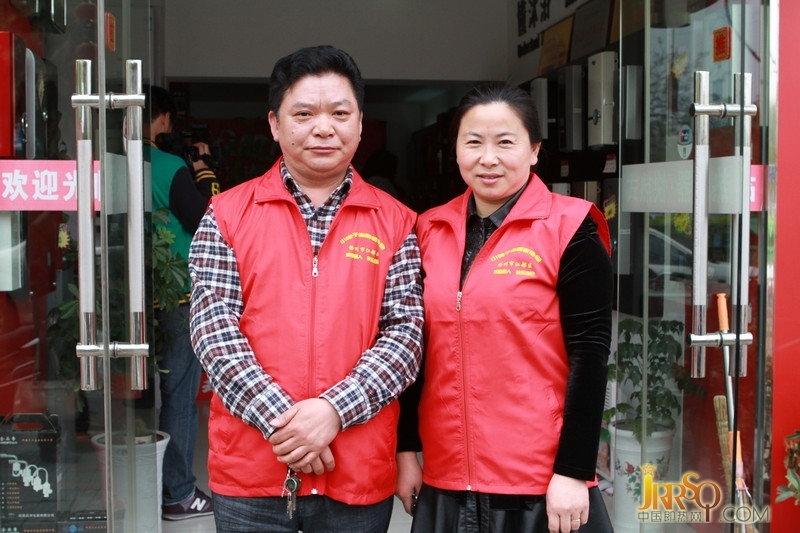 江都經(jīng)銷商王永兵“愛心行動(dòng)”免費(fèi)為尿毒癥患者陳陽送去高檔恒溫瑞琦仕熱水器一臺(tái)