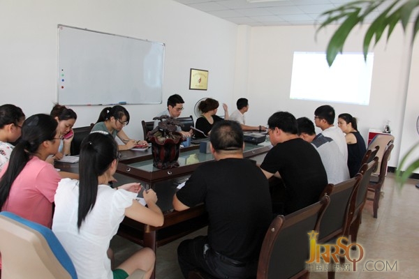 營銷團隊對于企業(yè)的發(fā)展有著重要的作用，好產(chǎn)品還需要好營銷，我們的營銷團隊就是負責把好產(chǎn)品推廣到全國各地，我們的營銷團隊都是百里挑一的精英