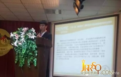 售后經(jīng)理夏澤麗作了售后服務(wù)報告