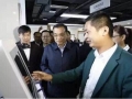 李克強(qiáng)總理視察良田高拍儀現(xiàn)場(chǎng)展示政府高效辦公 (1)