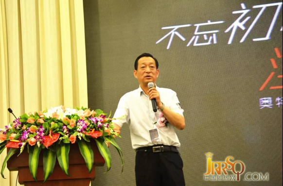 會(huì)議特別邀請(qǐng)了杰出代理商發(fā)表了他們各自的心得與對(duì)奧特朗的展望，獲得了代理商們的共鳴與熱烈的掌聲。