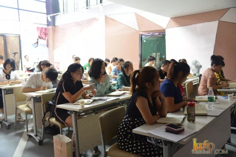 9月14日，精英培訓營第二天。為了全方位地提升員工綜合素質(zhì)，為企業(yè)的后續(xù)發(fā)展，儲備專業(yè)的人才；產(chǎn)品知識培訓過后，進入專業(yè)水平及技能培訓。